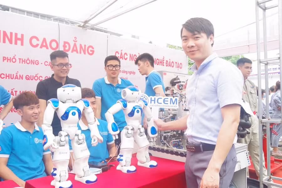 Gian hàng của trường Cao đẳng Cơ điện Hà Nội tại ngày Hội tư vấn, tuyển sinh hướng nghiệp.