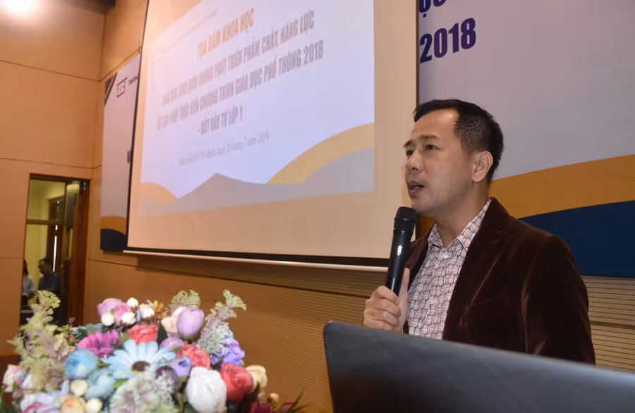 PGS.TS Huỳnh Văn Sơn phát biểu khai mạc tọa đàm PGS.TS Huỳnh Văn Sơn phát biểu khai mạc tọa đàm