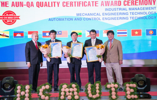 Ba đơn vị của HCMUTE nhận giấy chứng nhận đạt chuẩn AUN-QA