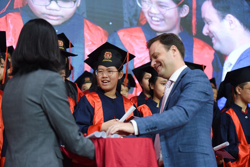 3 HS khác của VAS được Cambridge vinh danh vì những thành tích vượt trội tại các kỳ thi AS và A Level. 3 HS khác của VAS được Cambridge vinh danh vì những thành tích vượt trội tại các kỳ thi AS và A Level.