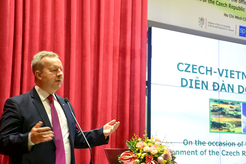Bộ trưởng Bộ Môi trường Cộng hòa Séc Richard Brabec phát biểu tại Diễn đàn doanh nghiệp Séc-Việt Bộ trưởng Bộ Môi trường Cộng hòa Séc Richard Brabec phát biểu tại Diễn đàn doanh nghiệp Séc-Việt