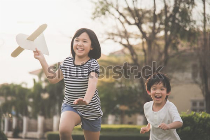Trẻ em luôn đầy ắp niềm đam mê khám phá thế giới với chiếc chìa khóa là sự tò mò sẵn có Trẻ em luôn đầy ắp niềm đam mê khám phá thế giới với chiếc chìa khóa là sự tò mò sẵn có