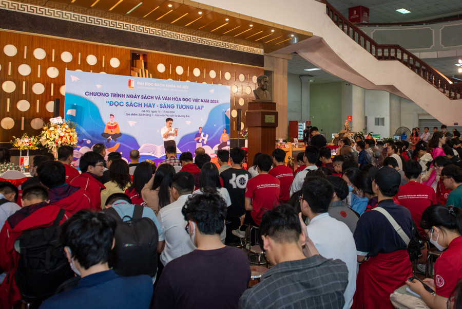 Quang cảnh buổi lễ khai mạc Ngày sách và văn hoá đọc Việt Nam. Quang cảnh buổi lễ khai mạc Ngày sách và văn hoá đọc Việt Nam.