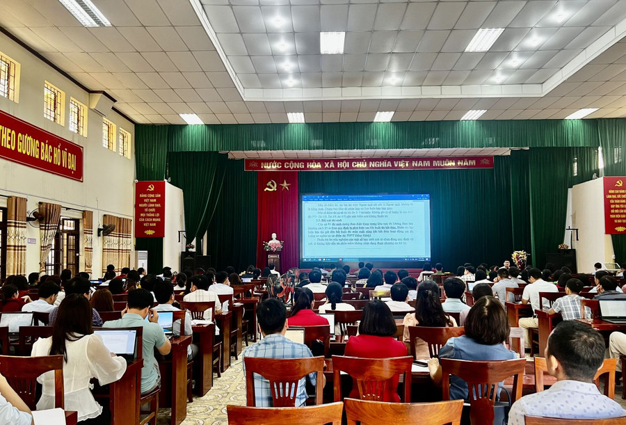 Quang cảnh buổi bồi dưỡng, tập huấn. Quang cảnh buổi bồi dưỡng, tập huấn.