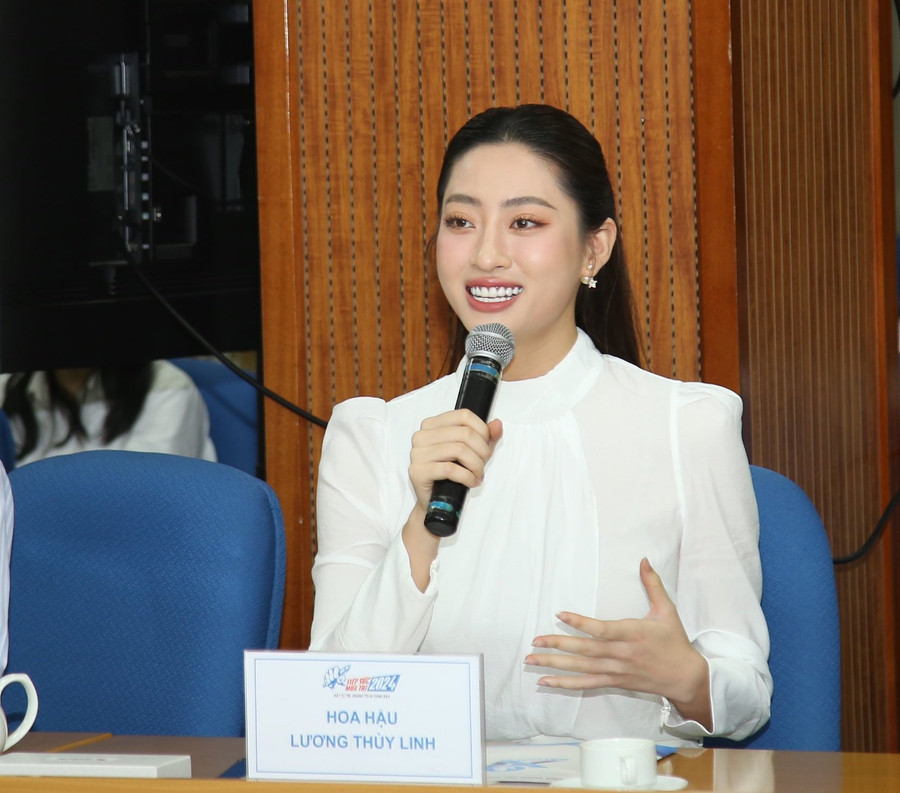 Hoa hậu Lương Thuỳ Linh.