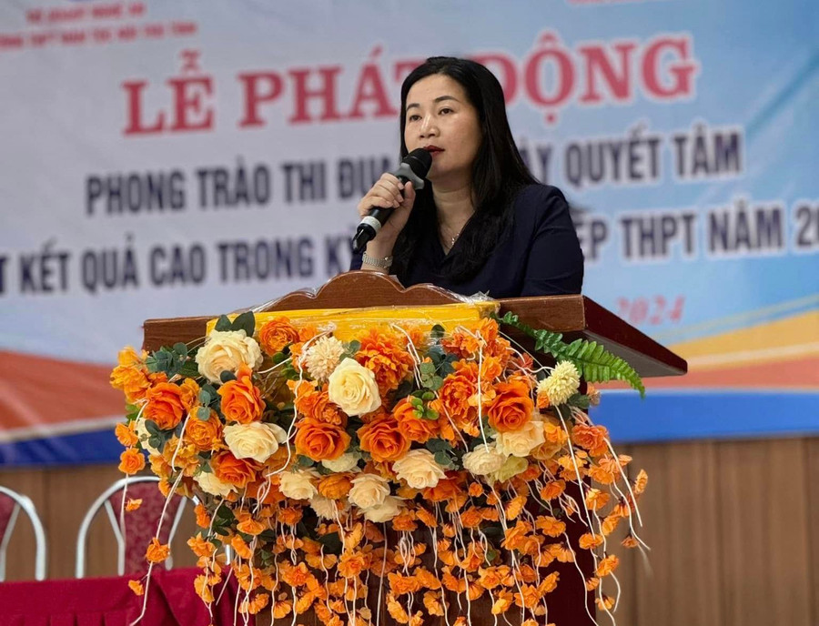 Nhà giáo ưu tú Nguyễn Thị Kiều Hoa - Hiệu trưởng nhà trường phát biểu. Ảnh NT. Nhà giáo ưu tú Nguyễn Thị Kiều Hoa - Hiệu trưởng nhà trường phát biểu. Ảnh NT.