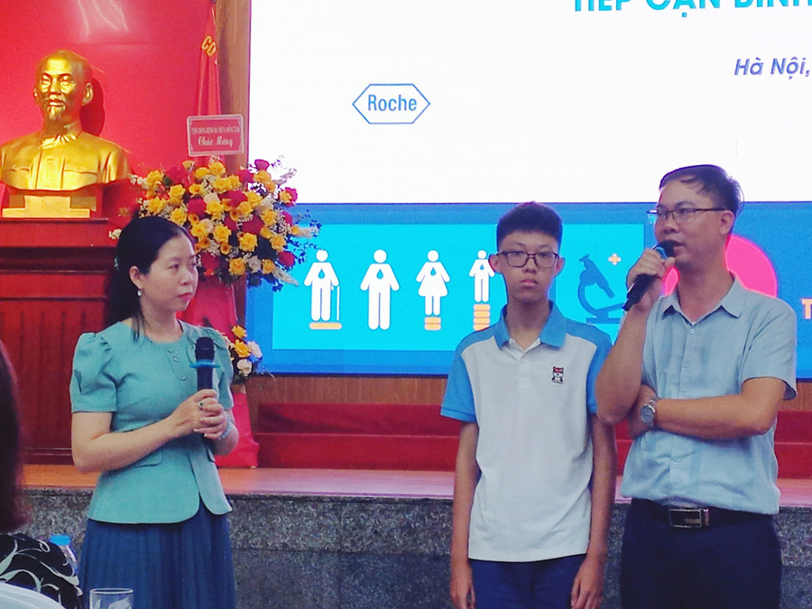 Người nhà bệnh nhân chia sẻ về quá trình điều trị bệnh cho con. Người nhà bệnh nhân chia sẻ về quá trình điều trị bệnh cho con.