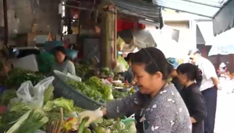 Hàng hóa cận Tết dồi dào, giá cả ổn định