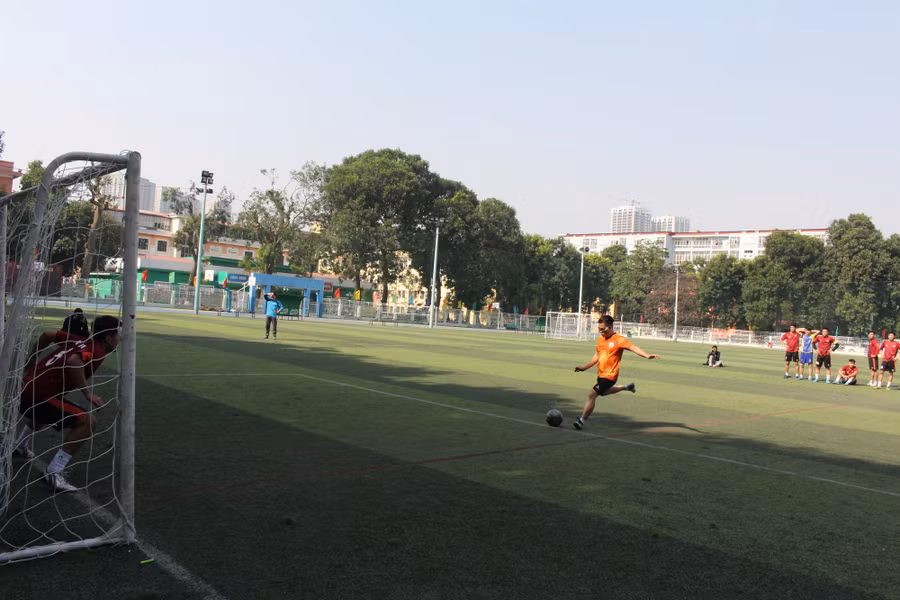 Hình ảnh FC Nguyệt Thực trên chấm luân lưu để vượt qua FC phóng viên Thể thao Hà Nội.