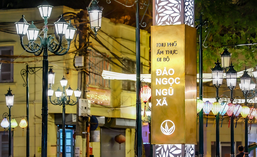 Khu phố ẩm thực đêm kết hợp đi bộ Đảo Ngọc - Ngũ Xã (phường Trúc Bạch). Khu phố ẩm thực đêm kết hợp đi bộ Đảo Ngọc - Ngũ Xã (phường Trúc Bạch).