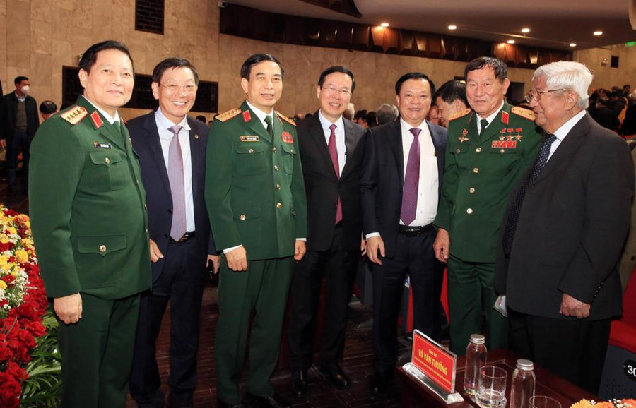 Các đại biểu dự lễ kỷ niệm. Các đại biểu dự lễ kỷ niệm.