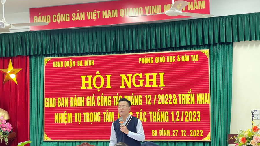 Trưởng phòng GD&ĐT quận Ba Đình - Lê Đức Thuận phát biểu. Trưởng phòng GD&ĐT quận Ba Đình - Lê Đức Thuận phát biểu.