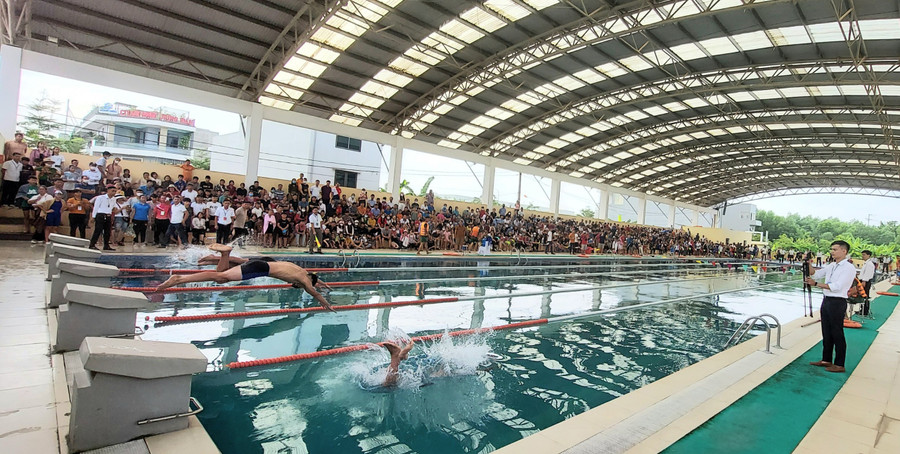 Bơi là môn thi đầu tiên của hệ thống giải đấu. Bơi là môn thi đầu tiên của hệ thống giải đấu.