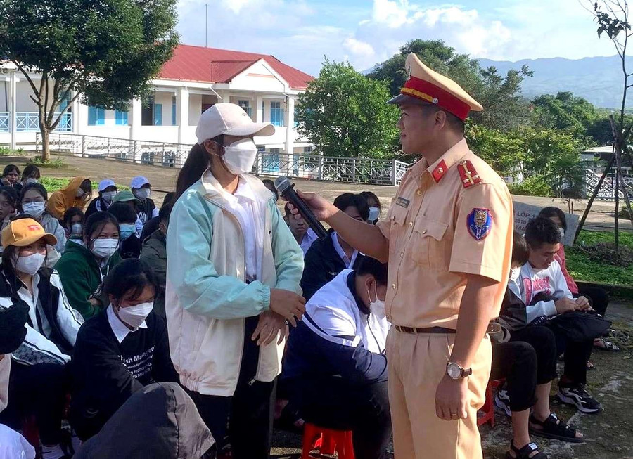 Buổi tuyên truyền giáo dục pháp luật của Trường THPT Lương Thế Vinh, Kon Tum Buổi tuyên truyền giáo dục pháp luật của Trường THPT Lương Thế Vinh, Kon Tum