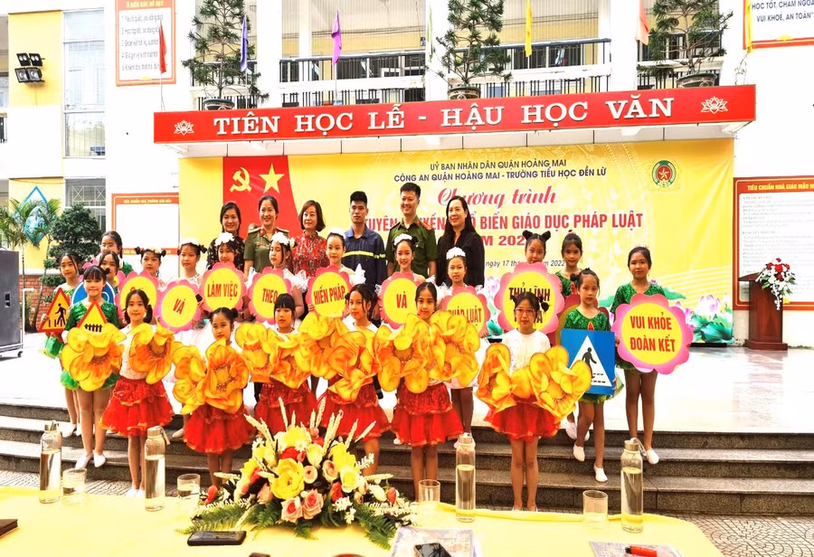 Chương trình tuyên truyền phổ biến giáo dục pháp luật tại Trường Tiểu học Đền Lừ