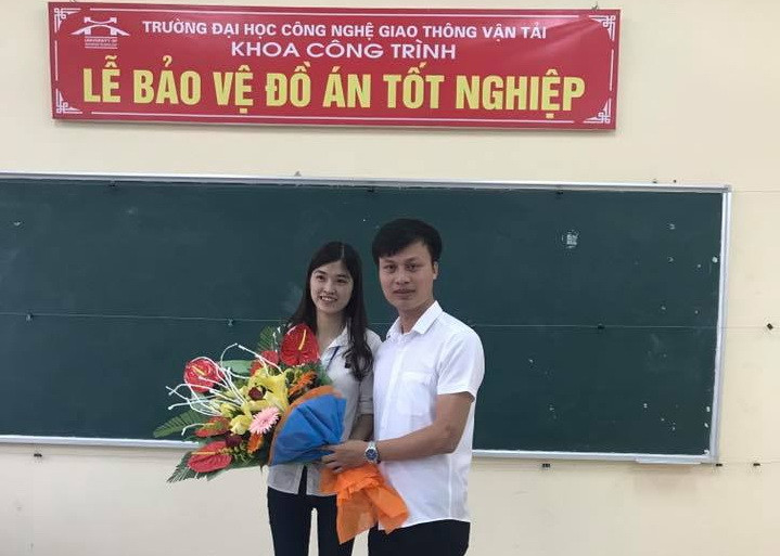 Phạm Thị Nhung tại lễ bảo vệ đồ án tốt nghiệp Phạm Thị Nhung tại lễ bảo vệ đồ án tốt nghiệp