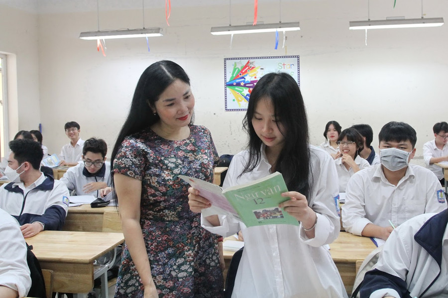Học sinh Trường THPT Nguyễn Gia Thiều (Hà Nội) ôn thi tốt nghiệp THPT 2023. Học sinh Trường THPT Nguyễn Gia Thiều (Hà Nội) ôn thi tốt nghiệp THPT 2023.
