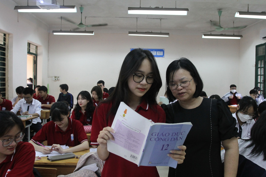 Sau khi kết thúc năm học theo kế hoạch, việc ôn tập của học sinh được thực hiện theo hướng tăng cường thời gian dành cho học sinh tự học. Sau khi kết thúc năm học theo kế hoạch, việc ôn tập của học sinh được thực hiện theo hướng tăng cường thời gian dành cho học sinh tự học.