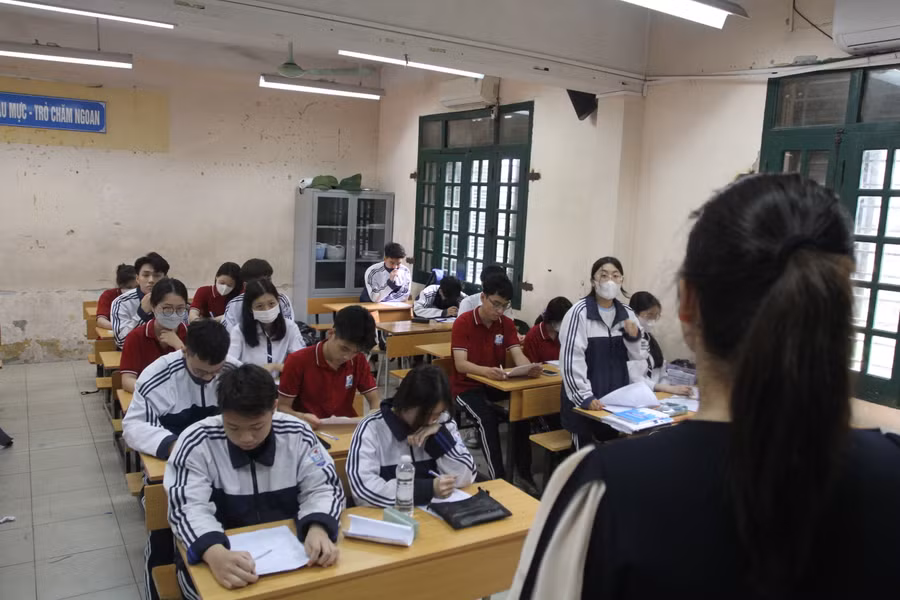 Tại Trường THPT Lý Thường Kiệt, thời gian ôn tập từ tháng 2 đến tháng 6. Số buổi ôn tập có thể điều chỉnh theo tình hình thực tế của nhà trường theo khung thời gian năm học.