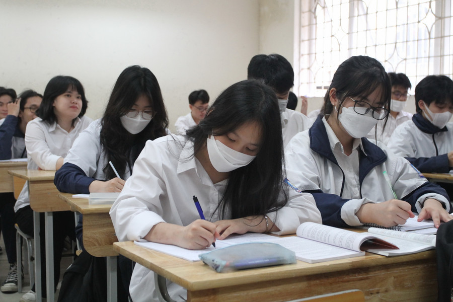 Chỉ còn hơn 1 tháng các em học sinh lớp 12 sẽ chính thức bước vào kỳ thi tốt nghiệp THPT năm 2023. Bên cạnh việc hoàn thành chương trình theo khung thời gian của năm học, các trường THPT đã triển khai kế hoạch ôn tập cho học sinh lớp 12. Chỉ còn hơn 1 tháng các em học sinh lớp 12 sẽ chính thức bước vào kỳ thi tốt nghiệp THPT năm 2023. Bên cạnh việc hoàn thành chương trình theo khung thời gian của năm học, các trường THPT đã triển khai kế hoạch ôn tập cho học sinh lớp 12.