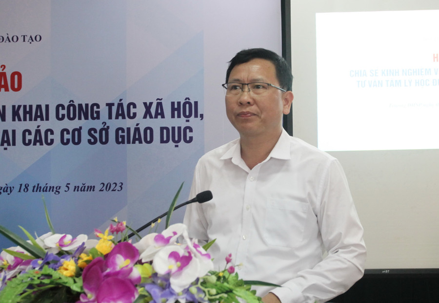 Ông Trần Văn Đạt - Quyền Vụ trưởng Vụ Giáo dục Chính trị và Công tác học sinh, sinh viên (Bộ GD&ĐT) phát biểu khai mạc hội thảo. Ông Trần Văn Đạt - Quyền Vụ trưởng Vụ Giáo dục Chính trị và Công tác học sinh, sinh viên (Bộ GD&ĐT) phát biểu khai mạc hội thảo.