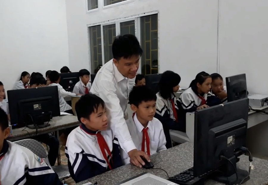 Học sinh vùng dân tộc thiểu số được tiếp cận được tham gia vào các dự án lập trình.