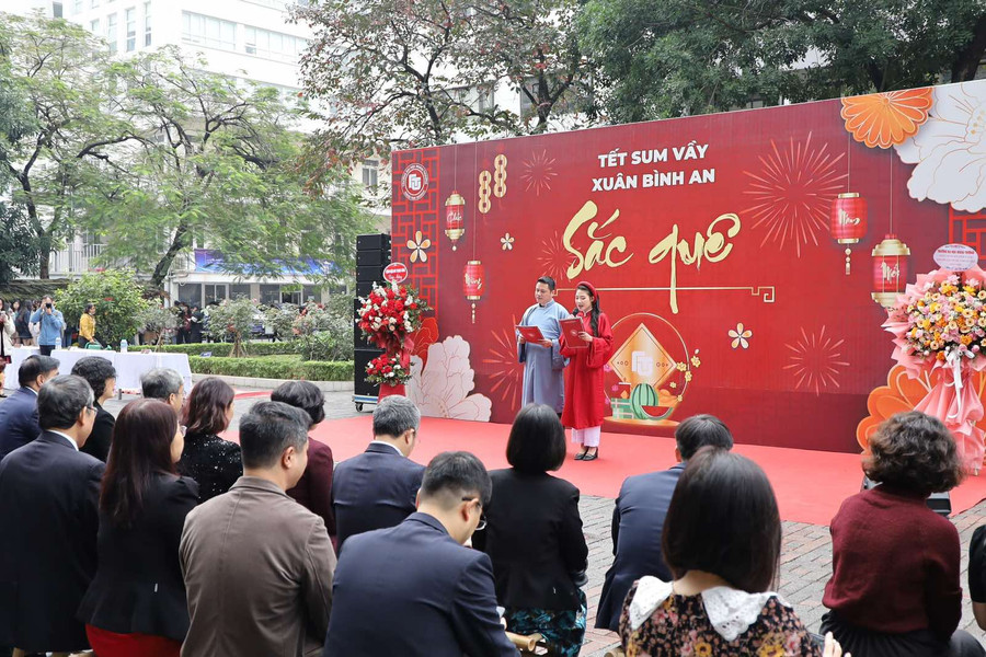 Hoạt động Tết sum vầy Xuân bình an do Công đoàn Trường Đại học Ngoại thương tổ chức.