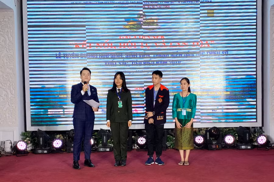 Các em học sinh chia sẻ về quá trình học tập, rèn luyện