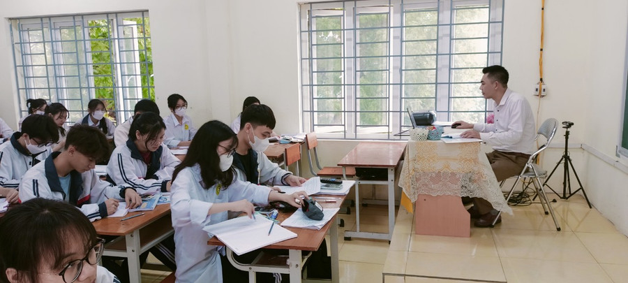 Học sinh trường THPT Hiệp Hòa số 1 trong một giờ ôn tập. Học sinh trường THPT Hiệp Hòa số 1 trong một giờ ôn tập.