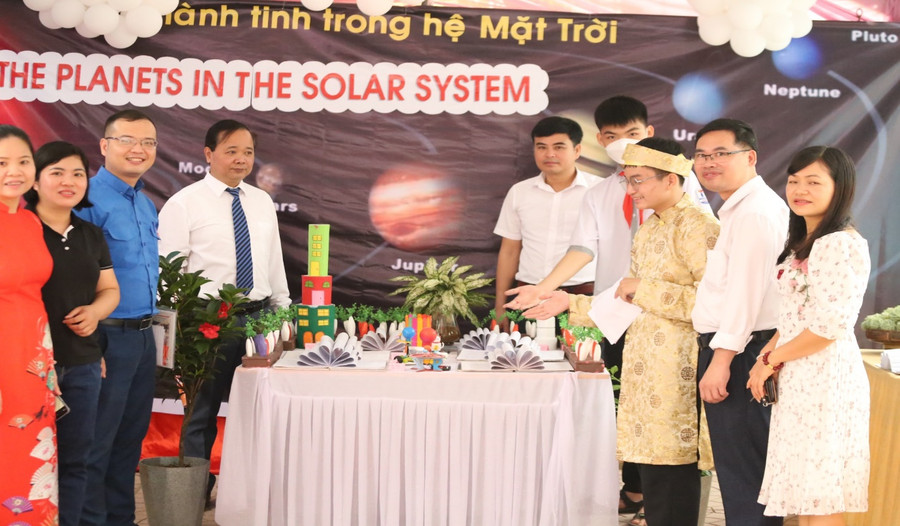 Sản phẩm khoa học sáng tạo của học sinh. Sản phẩm khoa học sáng tạo của học sinh.