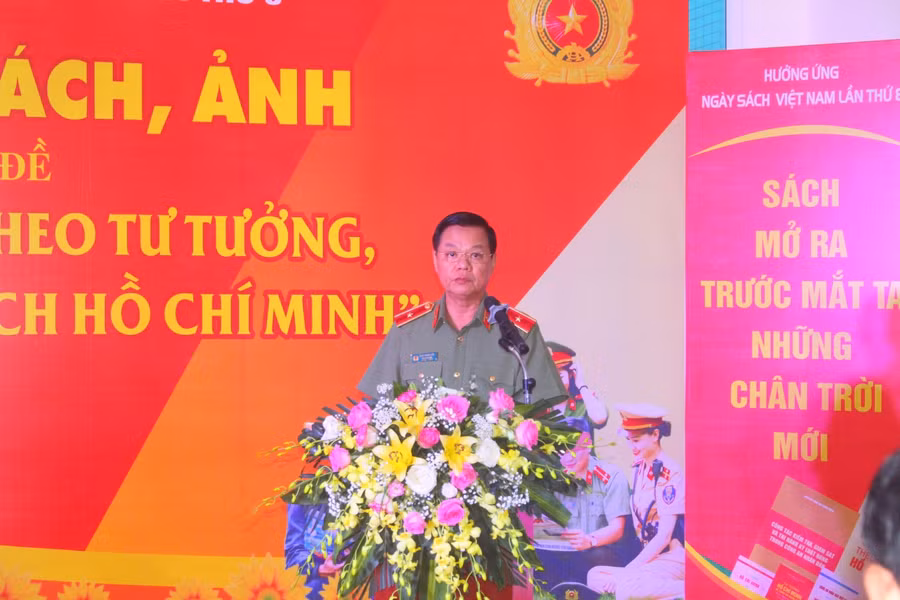 Thiếu tướng Đào Thanh Hải phát biểu tại triển lãm.