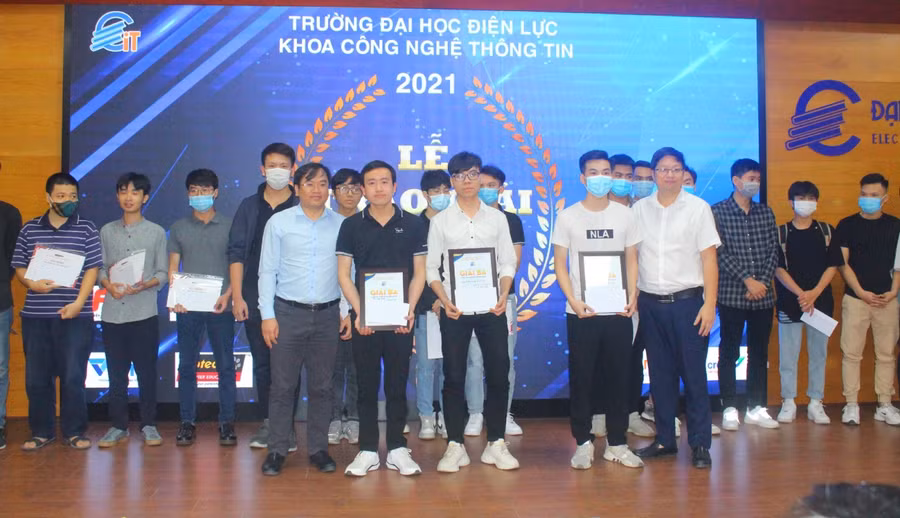 Các đội đạt giải Ba.