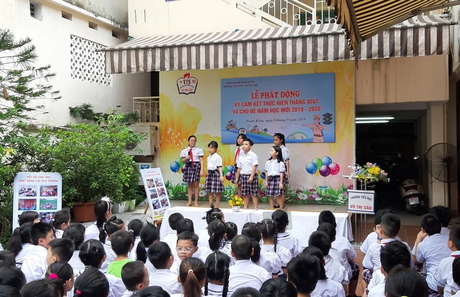Nhiều trường học quận Hoàn Kiếm có không gian chật hẹp.