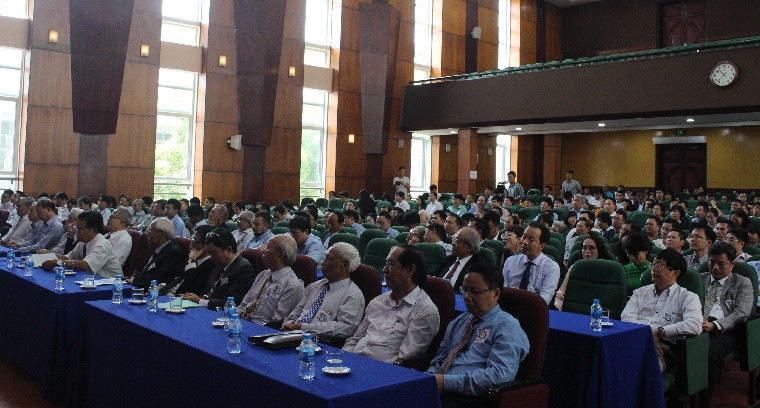 Các đại biểu dự lễ kỷ niệm 30 năm thành lập Khoa KTMT.