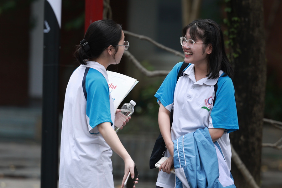 Thí sinh Hà Nội rạng ngời sau ngày thi cuối cùng.