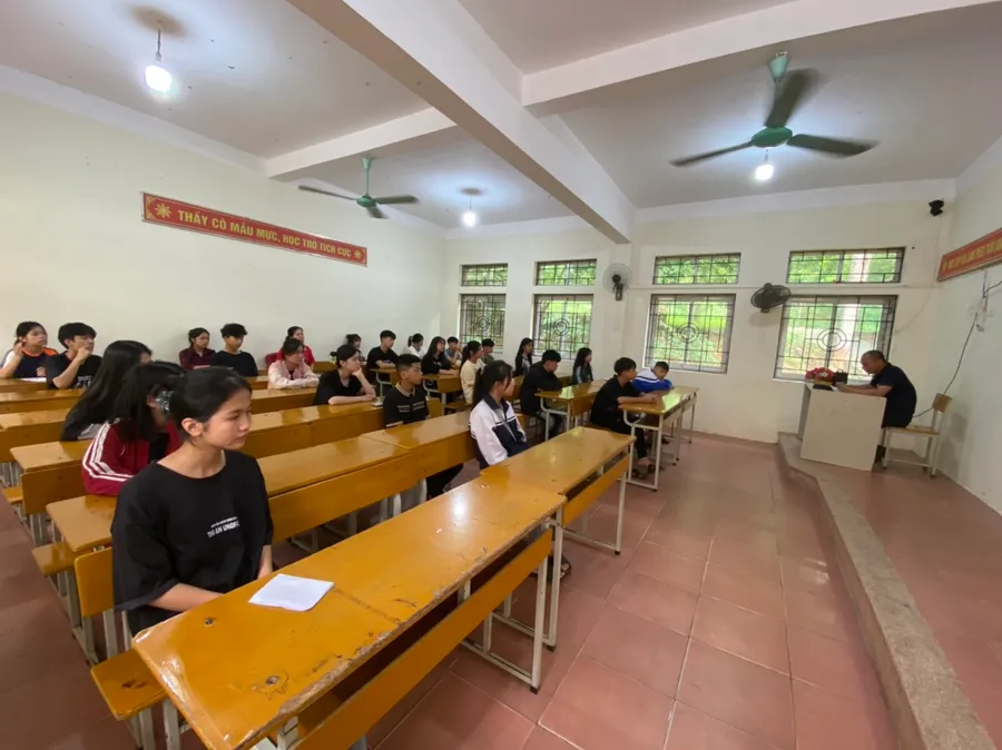 Thí sinh tham gia kỳ thi tuyển sinh vào lớp 10 ở tỉnh Lạng Sơn năm 2024. Ảnh Ngô Chuyên.
