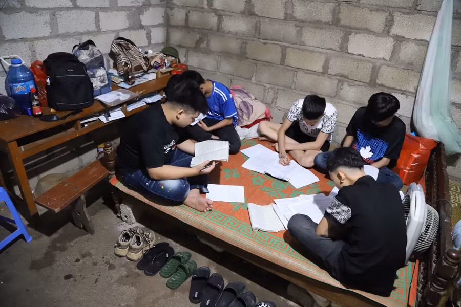 Kỳ thi tuyển sinh vào lớp 10 năm nay của tỉnh Lạng Sơn diễn ra từ ngày 6/6 đến 8/8. Toàn tỉnh có 23 Điểm thi với tổng số 443 phòng thi (tăng 38 phòng thi so với năm 2023). Ảnh NC.