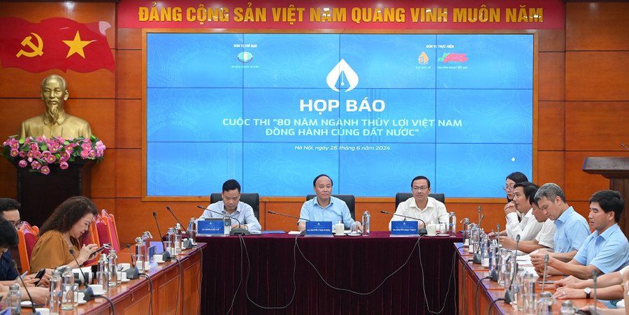 Quang cảnh buổi họp báo.