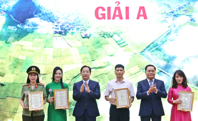 Các tác giả đạt giải A. Các tác giả đạt giải A.