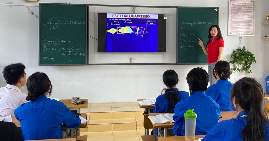 Kỳ thi tốt nghiệp THPT năm 2024 được tổ chức vào các ngày 26, 27, 28, 29/6/2024. Trong đó: ngày 26/6/2024: làm thủ tục dự thi; ngày 27, 28/6/2024: tổ chức coi thi; ngày 29/6/2024: dự phòng. Kỳ thi tốt nghiệp THPT năm 2024 được tổ chức vào các ngày 26, 27, 28, 29/6/2024. Trong đó: ngày 26/6/2024: làm thủ tục dự thi; ngày 27, 28/6/2024: tổ chức coi thi; ngày 29/6/2024: dự phòng.