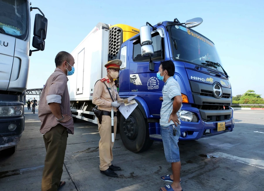 Lực lượng chức năng tuần tra kiểm soát trên tuyến cao tốc (Ảnh TL).