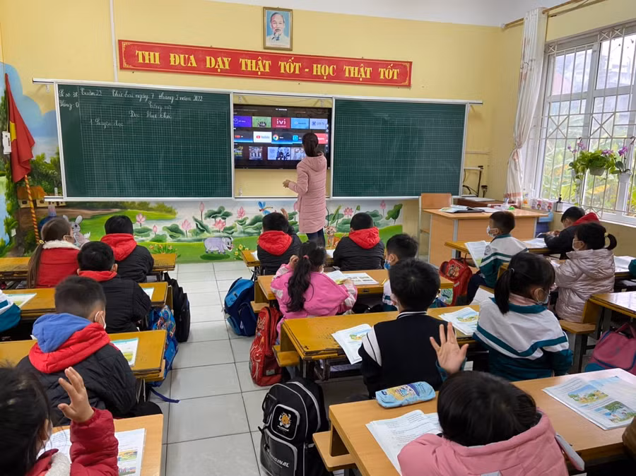 Học sinh tại huyện Việt Yên trong giờ học đầu tiên sau nghỉ Tết Nguyên Đán.