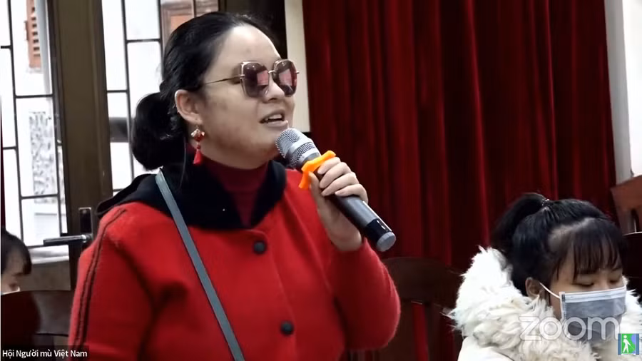 Đại diện sinh viên phát biểu tại buổi gặp mặt