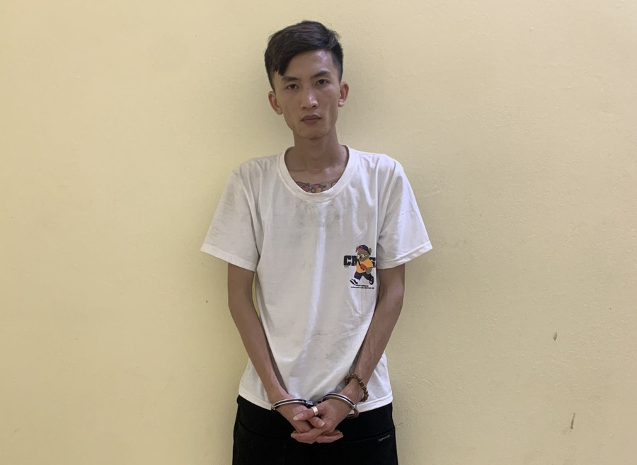 Phạm Văn Long tại cơ quan công an.