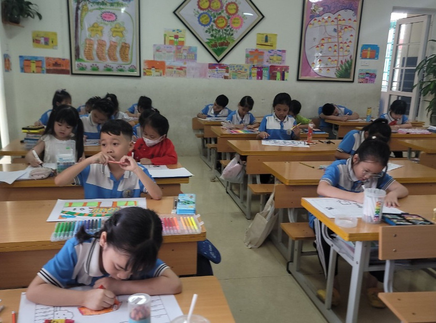 Hoạt động vẽ tranh của học sinh trường Tiểu học thị trấn Đồi Ngô số 1. Hoạt động vẽ tranh của học sinh trường Tiểu học thị trấn Đồi Ngô số 1.