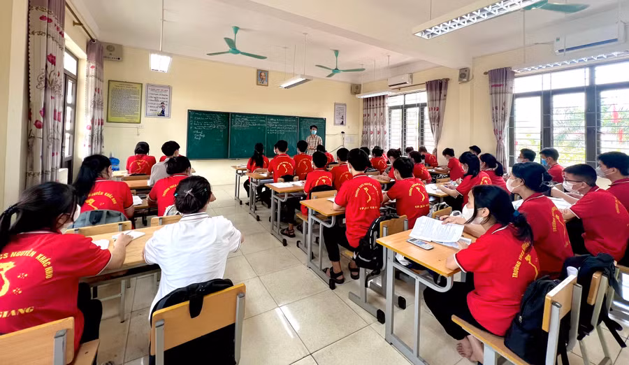 Trường THCS Nguyễn Khắc Nhu cho học sinh luyện đề vừa ôn tập và rèn kỹ năng làm bài.