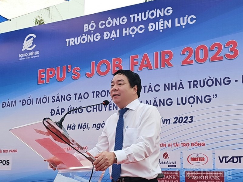 PGS.TS Vũ Đình Ngọ - Chủ tịch Hội đồng trường – Trường Đại học Điện lực phát biểu. PGS.TS Vũ Đình Ngọ - Chủ tịch Hội đồng trường – Trường Đại học Điện lực phát biểu.
