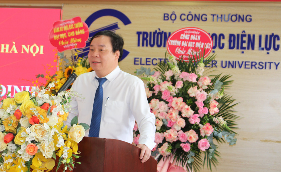 NGƯT PGS.TS Vũ Đình Ngọ phát biểu nhận nhiệm vụ. NGƯT PGS.TS Vũ Đình Ngọ phát biểu nhận nhiệm vụ.