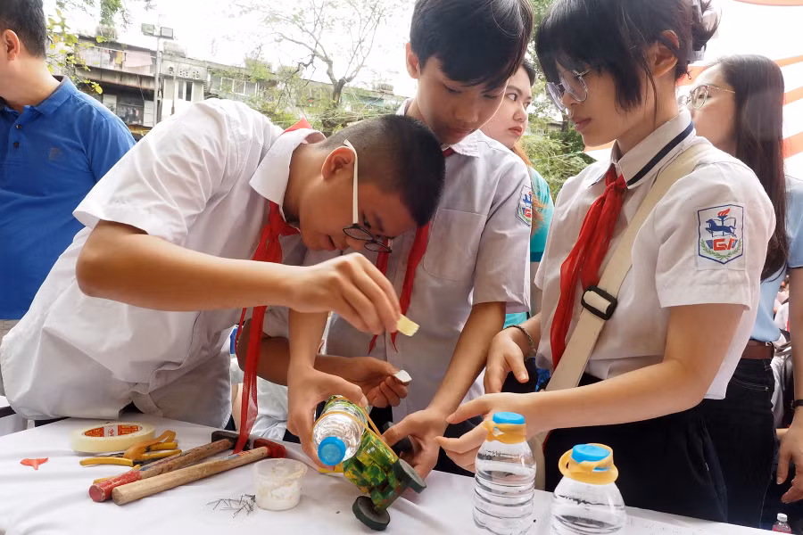 Học sinh trường THCS Giảng Võ sáng tạo tại ngày hội STEM - cuộc thi Amazing Race.