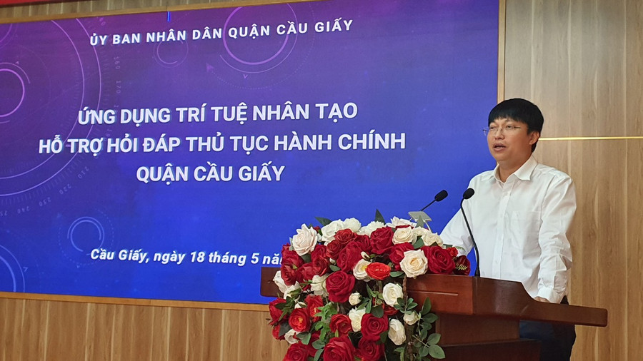 Ông Trần Việt Hà - Phó Chủ tịch UBND quận Cầu Giấy phát biểu.